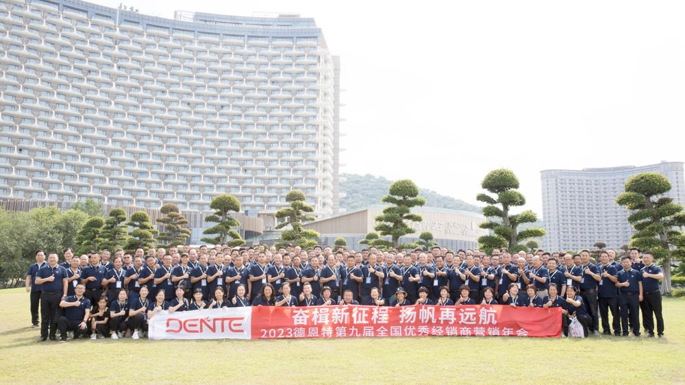 1696381583581048.jpg 合照小图.jpg